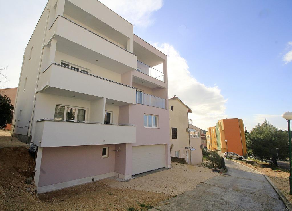 Apartments Obitelj Vuletic Makarska Exterior photo