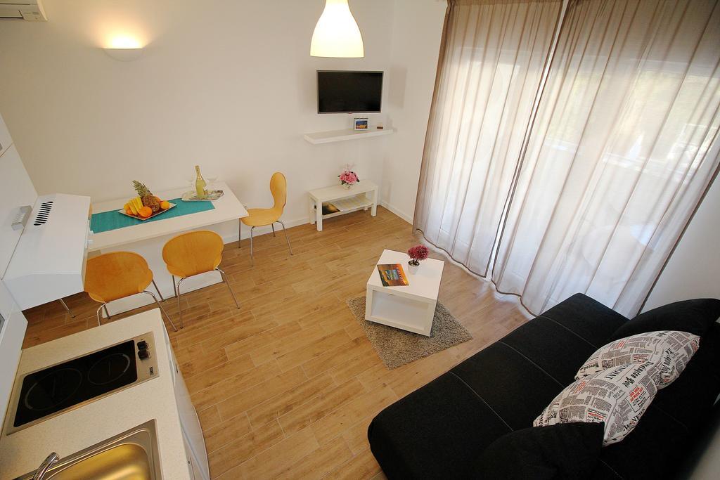 Apartments Obitelj Vuletic Makarska Room photo