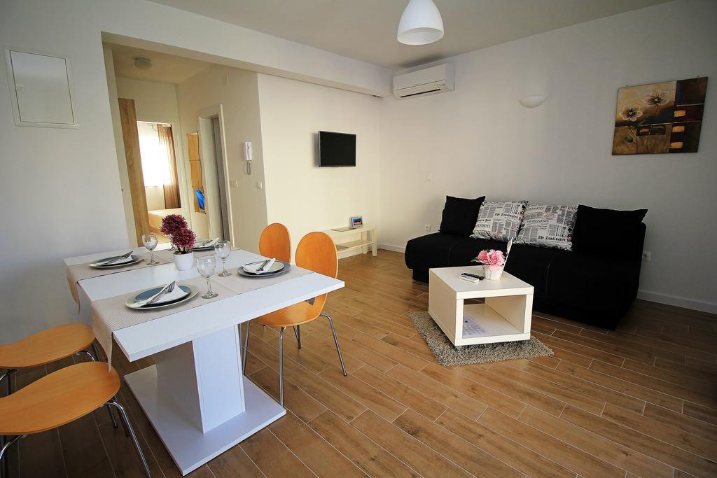 Apartments Obitelj Vuletic Makarska Room photo